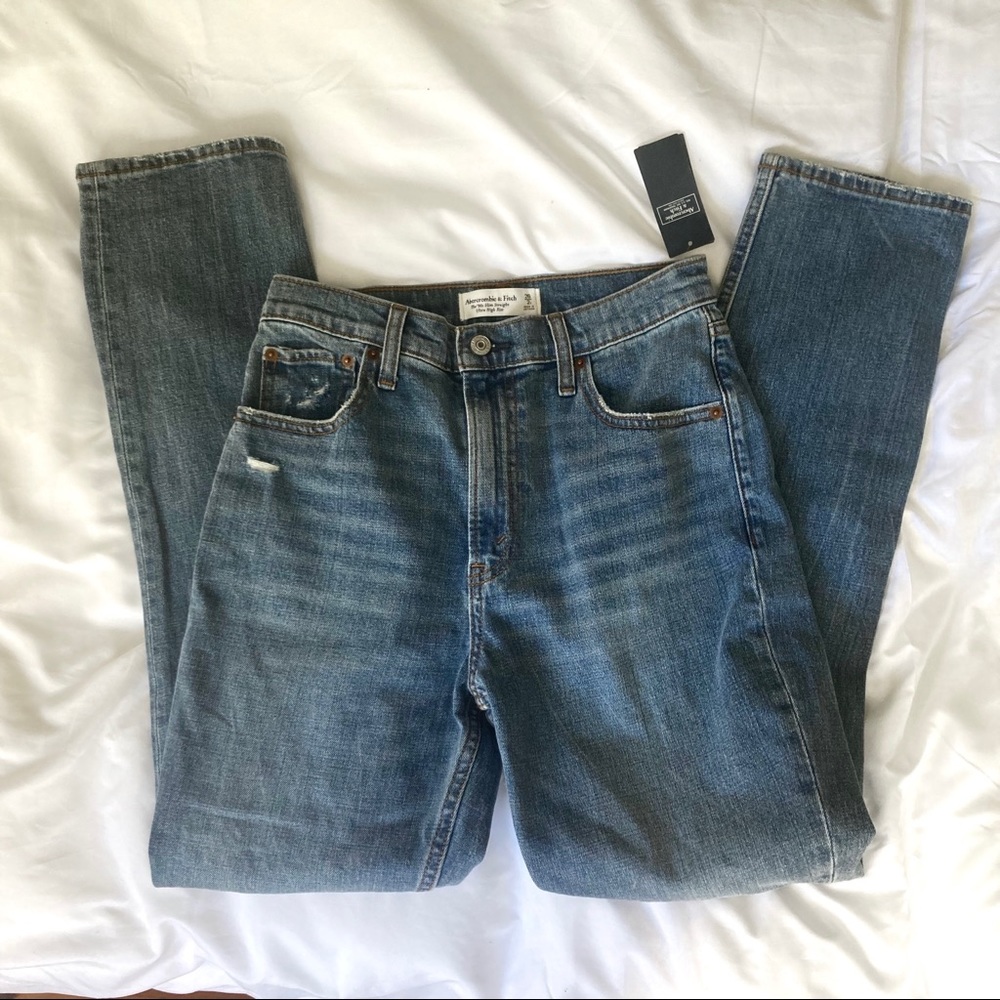 BRAND NEW Abercrombie 90s Slim Straight Ultra High Rise - Short - Picture 2 of 5